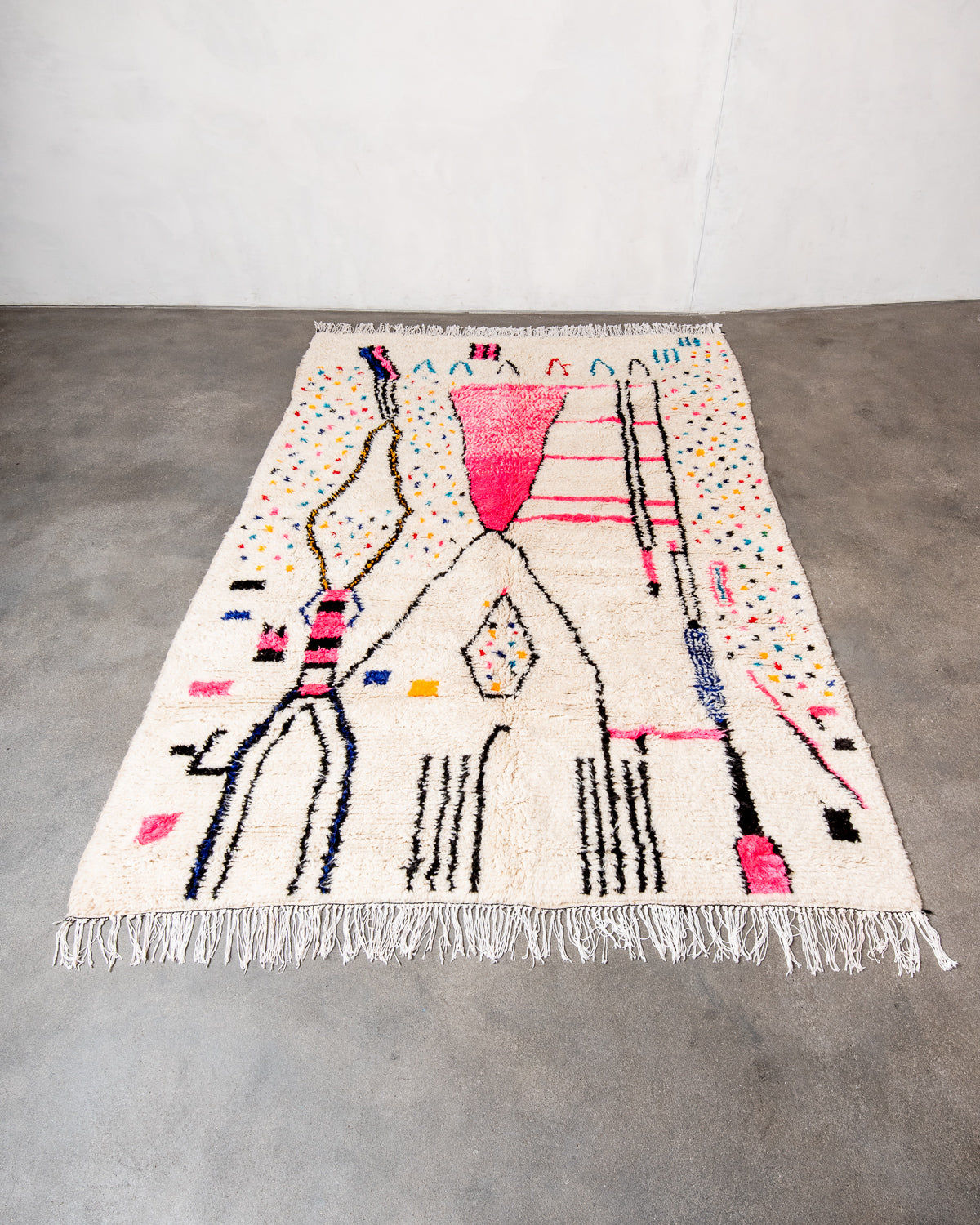 Modern designer handcrafted Berber rug from Morocco. Azilal rug with beautiful colors and patterns. Made of sheep’s wool and colourful cotton.